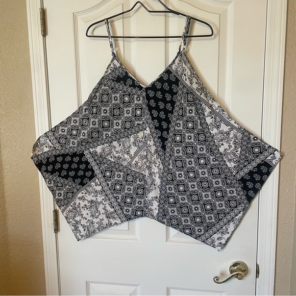 2 for 1.  Lot of two handkerchief hem high neck halter tops sz L paisley EUC - Picture 10 of 11